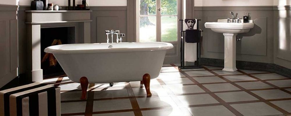 Traditional freestanding bath with wooden feet